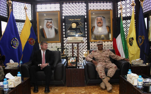 رئيس الأركان الكويتي يبحث أوجه التعاون المشترك مع مسؤول أمريكي
