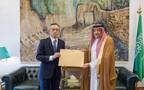 نائب وزير الخارجية يتسلم الرسالة خلال استقباله في مقر الوزارة بالرياض- سفير اليابان لدى المملكة