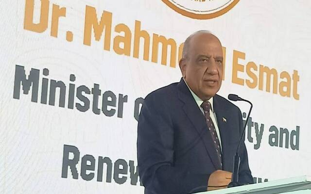 الدكتور محمود عصمت وزير الكهرباء والطاقة المتجددة المصري