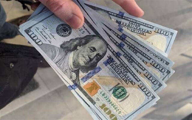 دولارات أمريكية