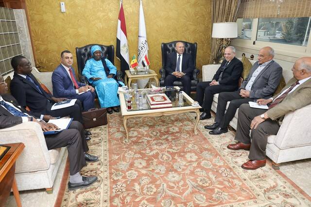 مصر والسنغال تبحثان تعزيز التعاون في مجالات النقل البحري والبنية التحتية