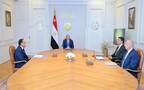 الرئيس عبد الفتاح السيسي ومصطفى مدبولي رئيس الوزراء وخالد هاشم وزير الصناعة