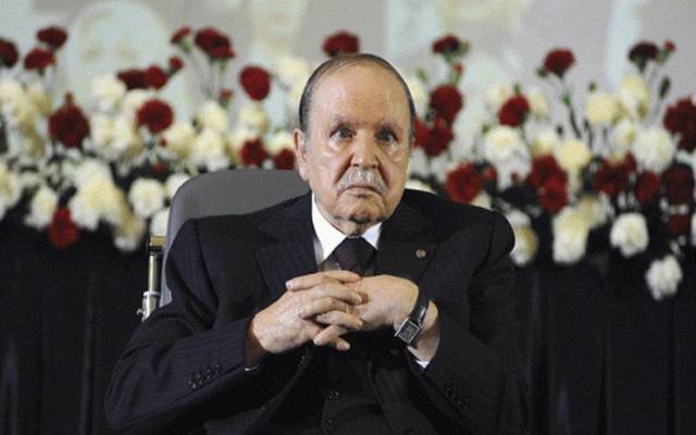 بوتفليقة ينسحب ويؤجل انتخابات الرئاسة الجزائرية