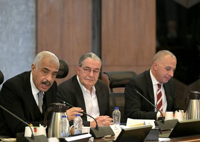 أحمد السويدي خلال مشاركته في اللقاء مع مجموعة من رجال الأعمال المصريين ورئيس الوزراء