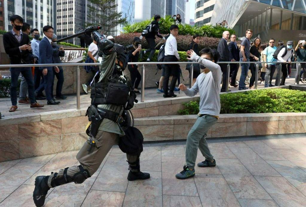الأسهم في هونج كونج تواصل الخسائر مع تصعيد الاحتجاجات الشعبية