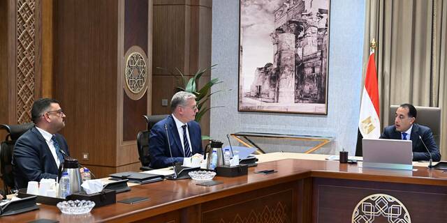 "مدبولي" يتابع جهود جذب المزيد من الاستثمارات للمنطقة الاقتصادية للمثلث الذهبي