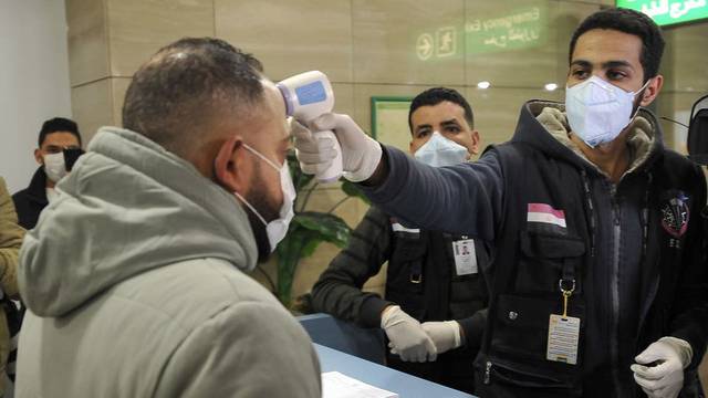 مصر تعلن 12 حالة إصابة جديدة بفيروس كورونا