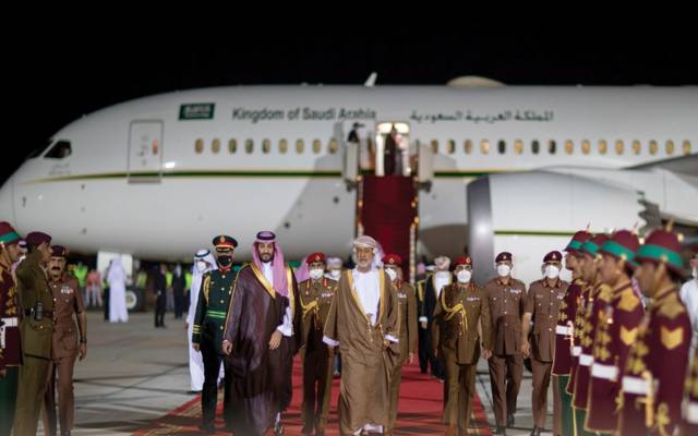 سلطان عُمان يستقبل ولي عهد السعودية في أولى محطات جولته الخليجية