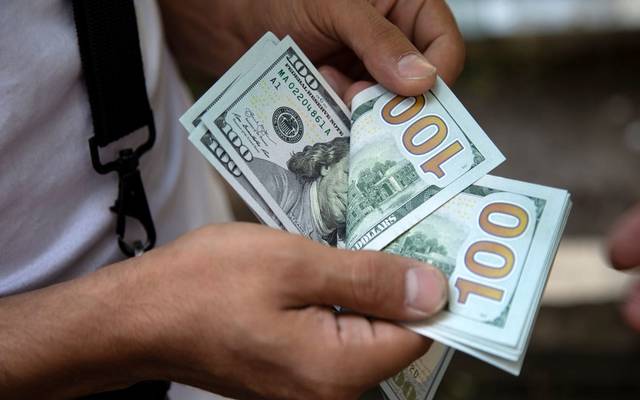 مصر ترفع سعر الدولار الجمركي إلى 17 جنيهاً خلال شهر مايو