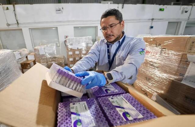 استقبال أولى الشحنات الطبية للحجاج