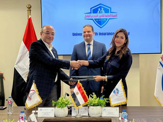 جانب من توقيع الاتفاقيات