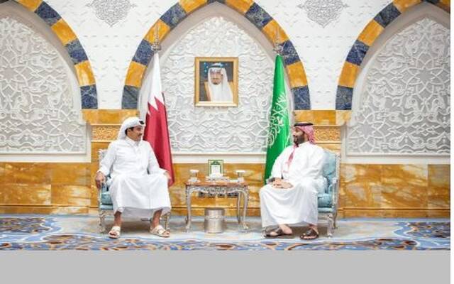 الأمير محمد بن سلمان بن عبدالعزيز آل سعود ولي العهد رئيس مجلس الوزراء والشيخ تميم بن حمد آل ثاني أمير دولة قطر