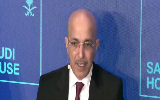 وزير المالية محمد الجدعان خلال جلسة حوارية على هامش منتدى دافوس