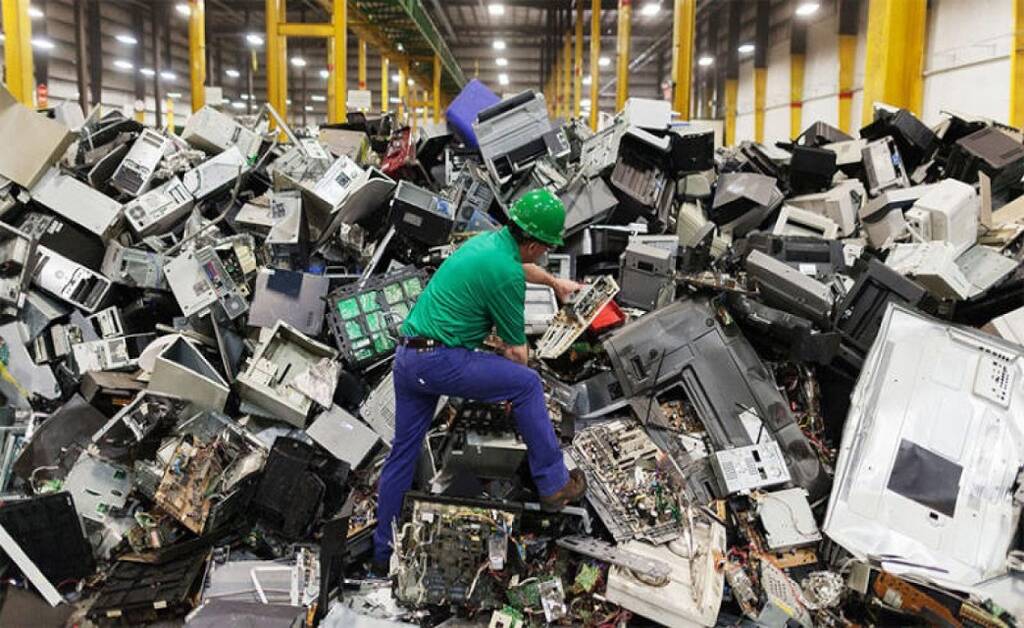 تقرير: النفايات الإلكترونية تنمو بمعدل أسرع بخمس مرات من إعادة التدوير
