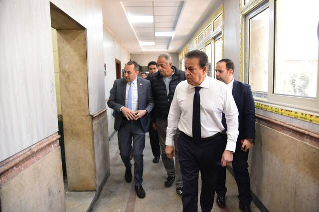 وزير الصحة المصري يتفقد المعامل المركزية ويوجه بسرعة إنجاز الإصلاحات