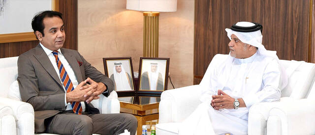 خلال اللقاء مع رئيس الجانب الباكستاني في مجلس الأعمال القطري الباكستاني