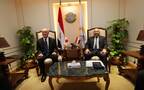 كامل الوزير وزير النقل المصري والسفير فوميو إيواي  سفير اليابان بالقاهرة