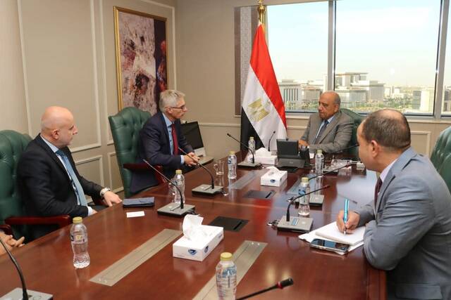 وزير الكهرباء المصري يبحث مع ABB السويدية تطوير شبكات النقل والتوزيع