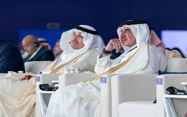 خلال مشاركة وزير المواصلات القطري