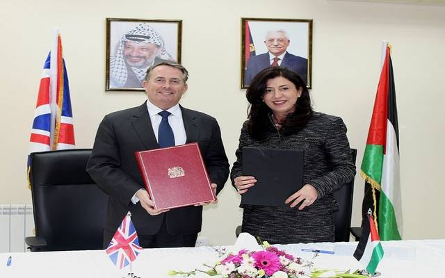 فلسطين والمملكة المتحدة توقعان اتفاقية شراكة تجارية