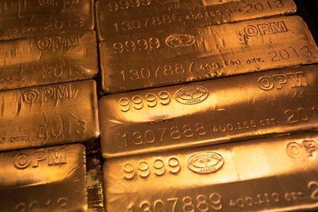 الذهب يتراجع مع صعود الأسهم والدولار..والأنظار تتجه للفائدة الأوروبية