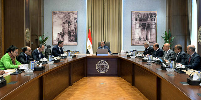 الحكومة تستعرض أعمال تطوير ورفع كفاءة شبكة الطرق إلى مطار الإسكندرية الدولي