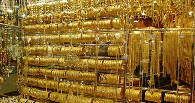 أسعار الذهب تواصل تراجعاتها في أسواق الإمارات
