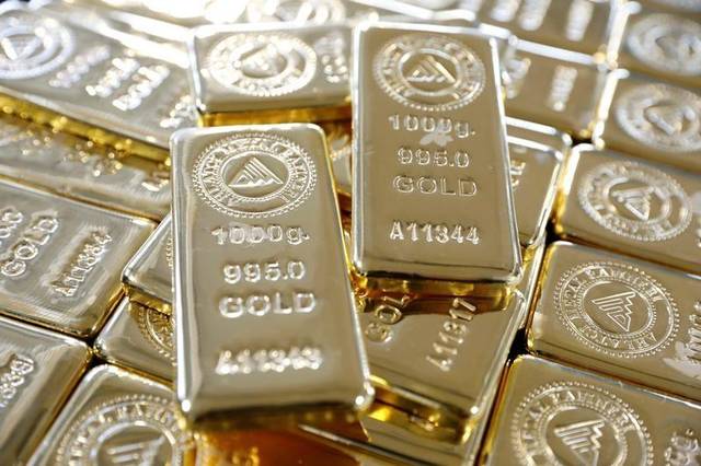 Gold hits above $1,350 mark on growth jitters, geopolitical tensions