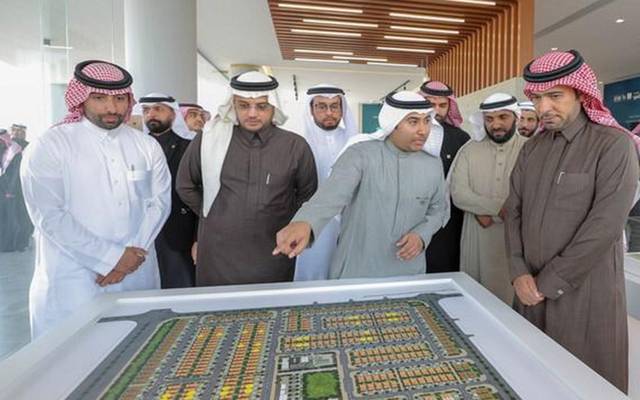 بالصور.. وزير الإسكان السعودي يتفقد مشاريع المنطقة الشرقية