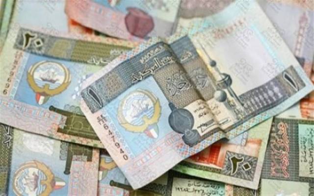 الدينار الكويتي يتراجع أمام 4 عملات أجنبية