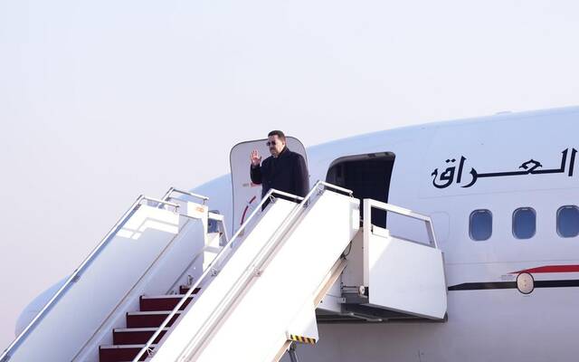 رئيس الوزراء العراقي أثناء مغادرته البلاد في زيارة خارجية قبل أيام