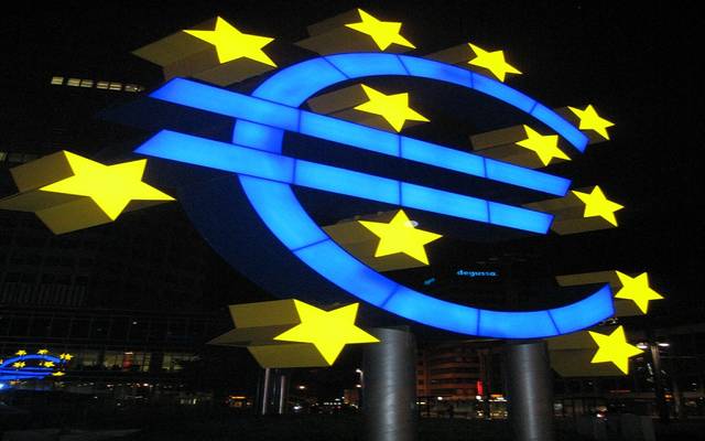 الأسهم الأوروبية تتراجع عند الإغلاق لكنها تسجل مكاسب أسبوعية