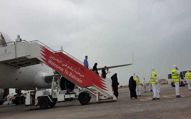 البحرين.. وصول طائرة إجلاء المواطنين من مسقط و تعافي 254 حالة من كورونا