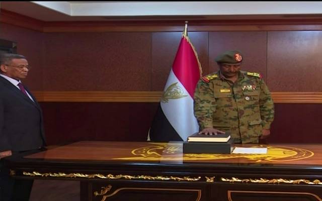 البرهان يقبل استقالة رئيس المخابرات السودانية ويلغي حظر التجوال