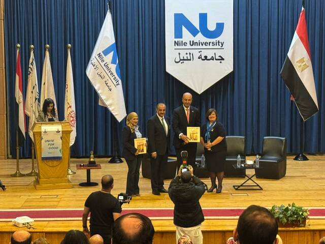 جانب من تكريم مسؤولي شركة مباشر المشاركين في المنتدى