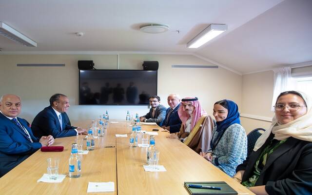 جانب من لقاء وزير الخارجية السعودي ونظيره المصري على هامش منتدى أوسلو 2025 بالنرويج