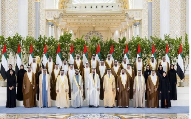 أمام رئيس الإمارات.. حمدان بن محمد والوزراء الجدد يؤدون اليمين الدستورية
