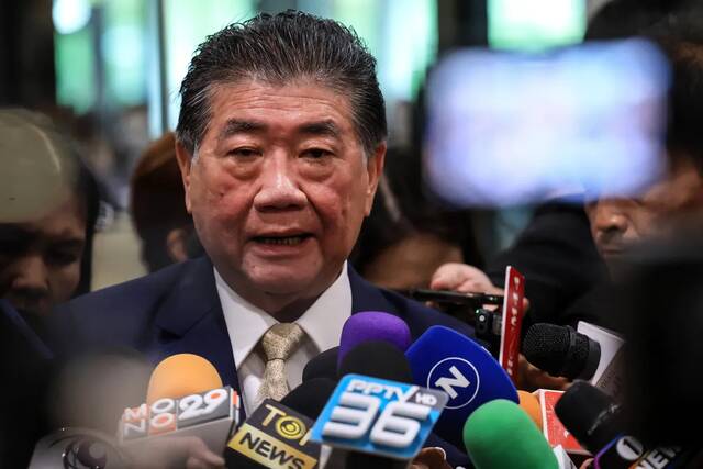 رئيس الوزراء التايلاندي يسعى لحل البرلمان مع احتدام السباق الانتخابي