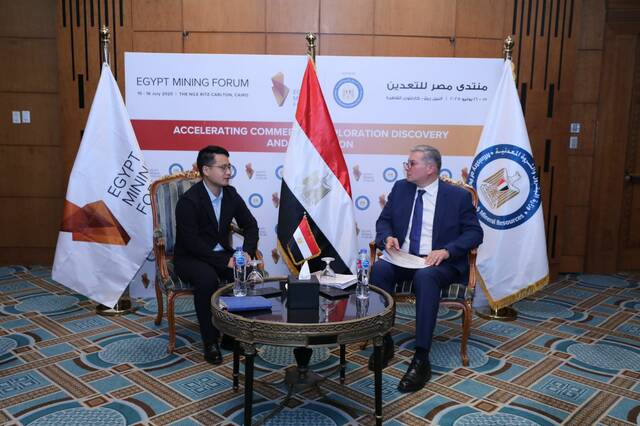 جانب من الاجتماع مع وزير البترول المصري