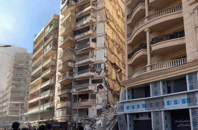 انهيار عقار مكون من 13 طابقاً بالإسكندرية وجارٍ البحث عن أشخاص تحت الأنقاض