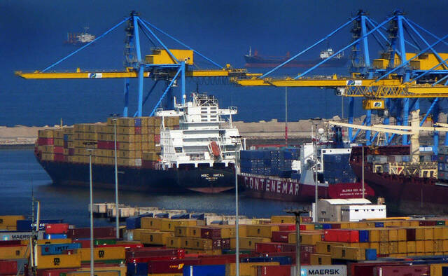 عجز الميزان التجاري المغربي يتقلص 12.4% بنهاية فبراير