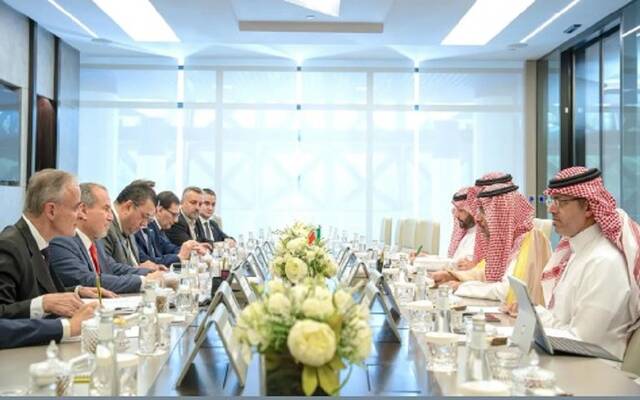 الخريّف يبحث تعزيز التعاون التعديني مع جمهورية البيرو