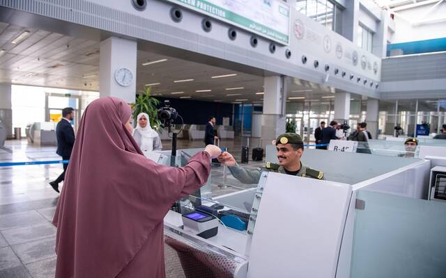 الجوازات تنهي إجراءات ضيوف الرحمن في مطار الملك عبدالعزيز الدولي بجدة القادمين لأداء العمرة خلال شهر رمضان المبارك