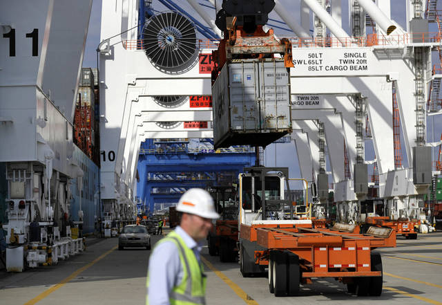 US goods trade deficit posts slight growth in August
