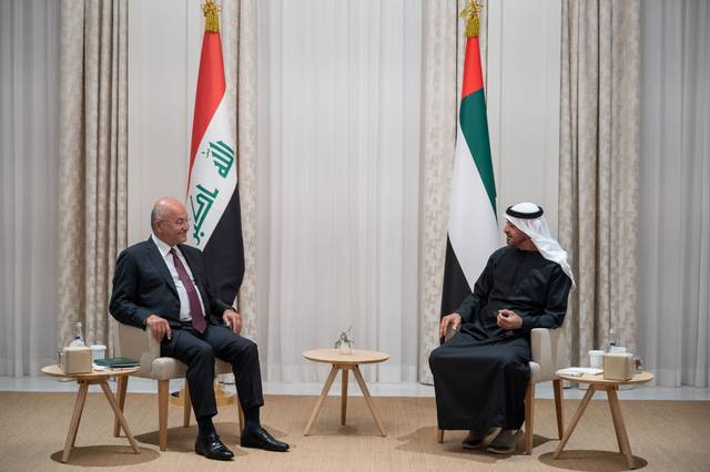 محمد بن زايد والرئيس العراقي يبحثان تعزيز التعاون الثنائي والتطورات الإقليمية