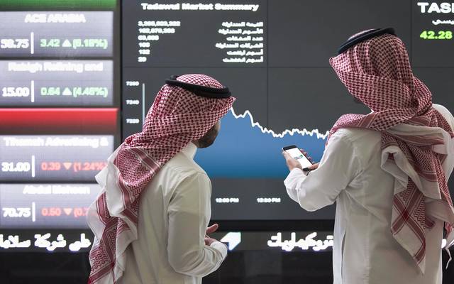 متعاملان بسوق الأسهم السعودية 