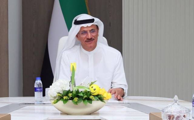 وزير الاقتصاد الإماراتي يبحث خطة دعم شركات الطيران في ظل انتشار "كورونا"