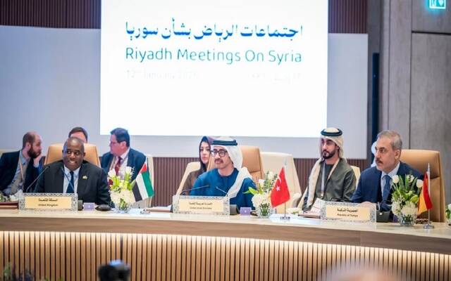 الإمارات تؤكد دعمها لوحدة واستقرار سوريا في اجتماعات الرياض الوزارية