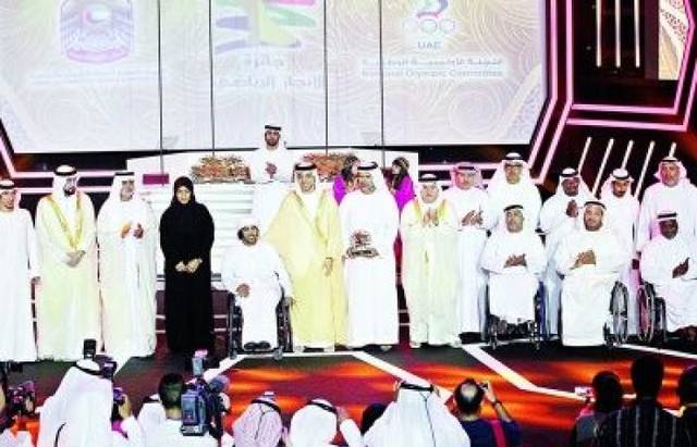 رئيس الإمارات يكافئ أصحاب الإنجازات الرياضية