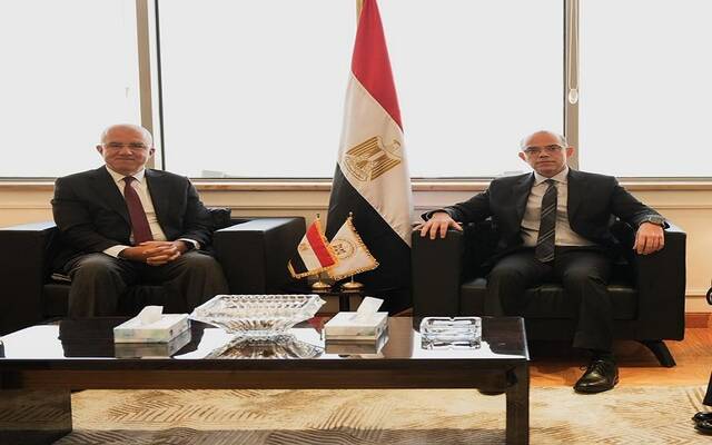 الدكتور محمد فريد صالح وزير الاستثمار والتجارة الخارجية المصري والمهندس محمد زكي السويدي رئيس اتحاد الصناعات المصرية